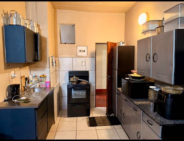 8,000M² APARTMENT BLOCK FOR SALE IN NEW DOORNFONTEIN